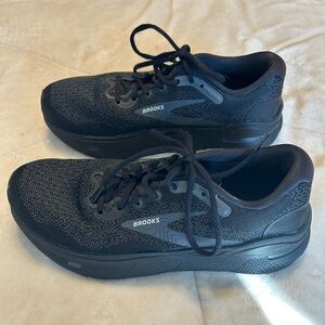 Like-new Brooks Ghost Max